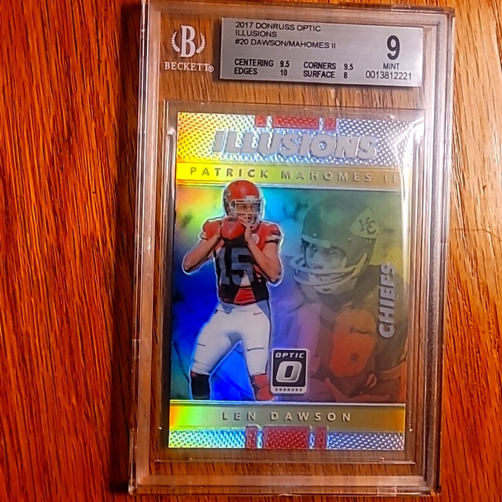 2017 Patrick Mahomes Rookie Donruss Optic Illusions Beckett Graded!!Authentic
